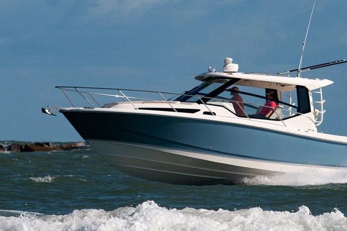 Boston Whaler 325 Conquest Pilothouse