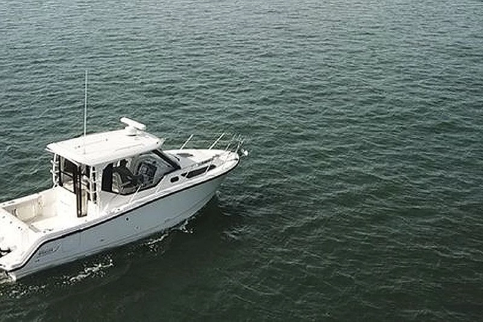 Boston Whaler 325 Conquest Pilothouse