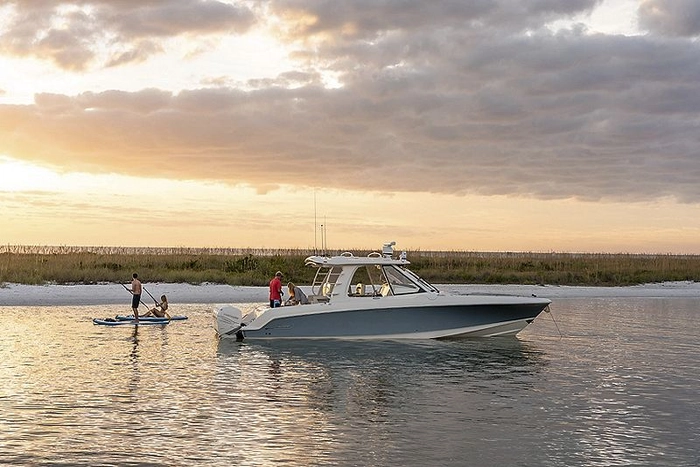 Boston Whaler 380 Realm