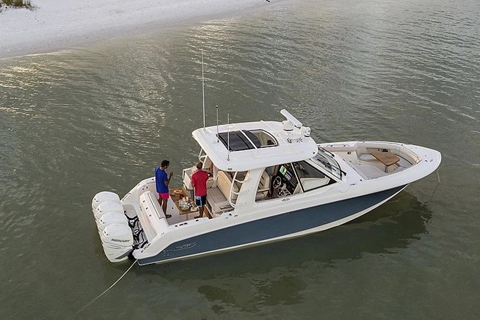 Boston Whaler 380 Realm