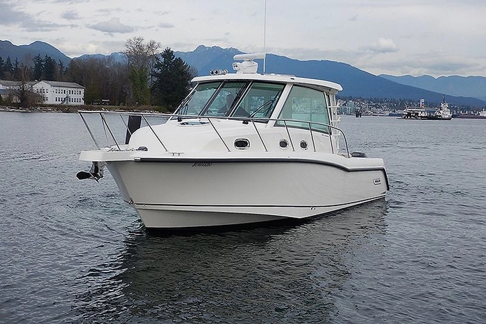 Boston Whaler 345 Conquest Pilothouse