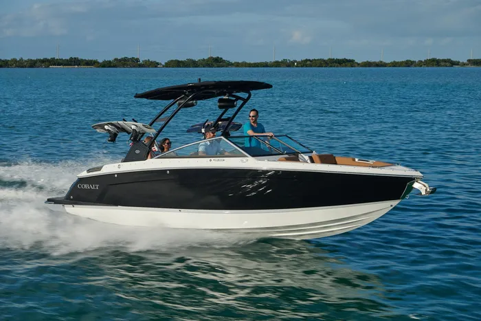 Valley Marine Cobalt R6 Boat