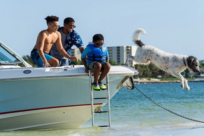 Boston Whaler 240 Vantage