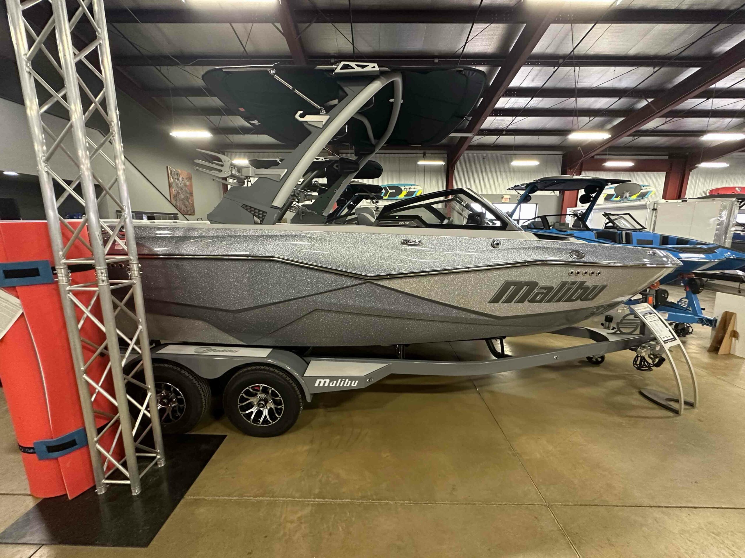 Side view of a Malibu Wakesetter 22 LSV