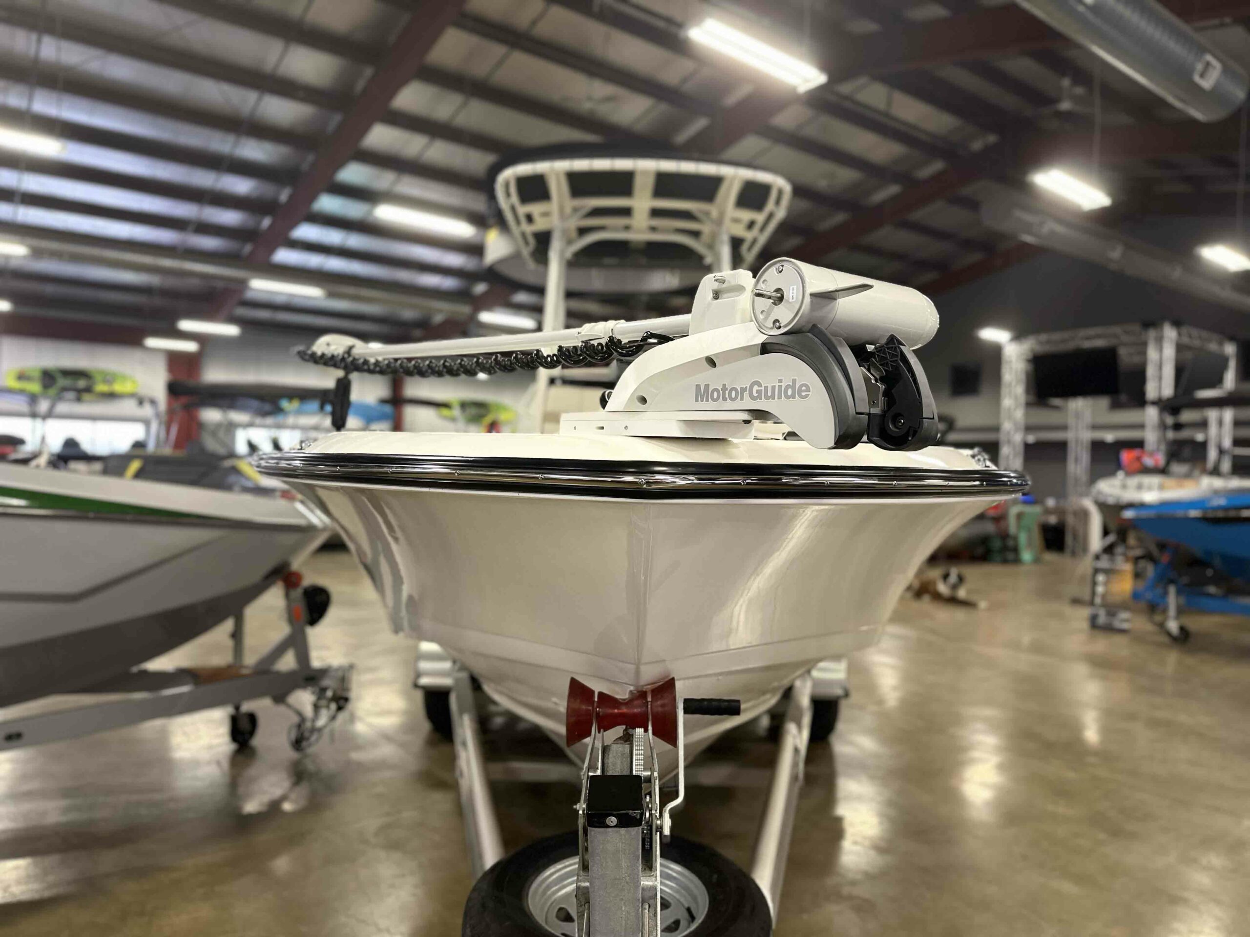 This is the front view of a 2023 Boston Whaler 220 Dauntless.