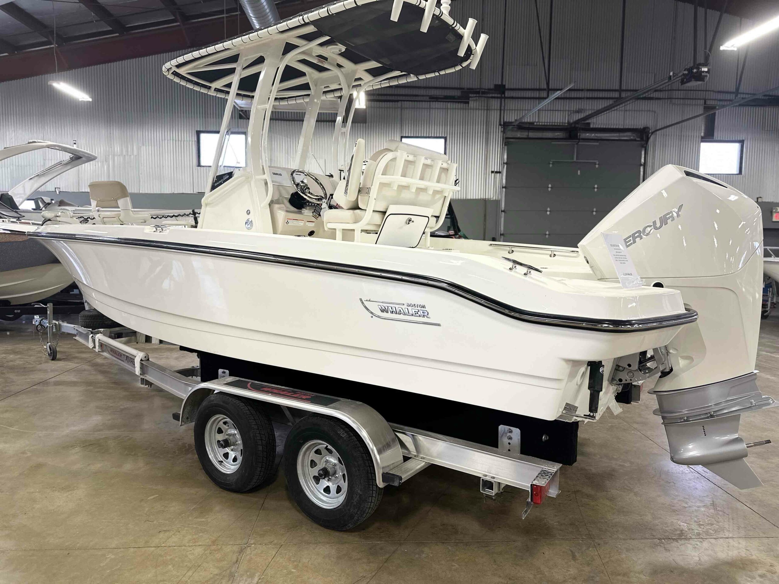 Side view of a 2023 Boston Whaler 220 Dauntless.
