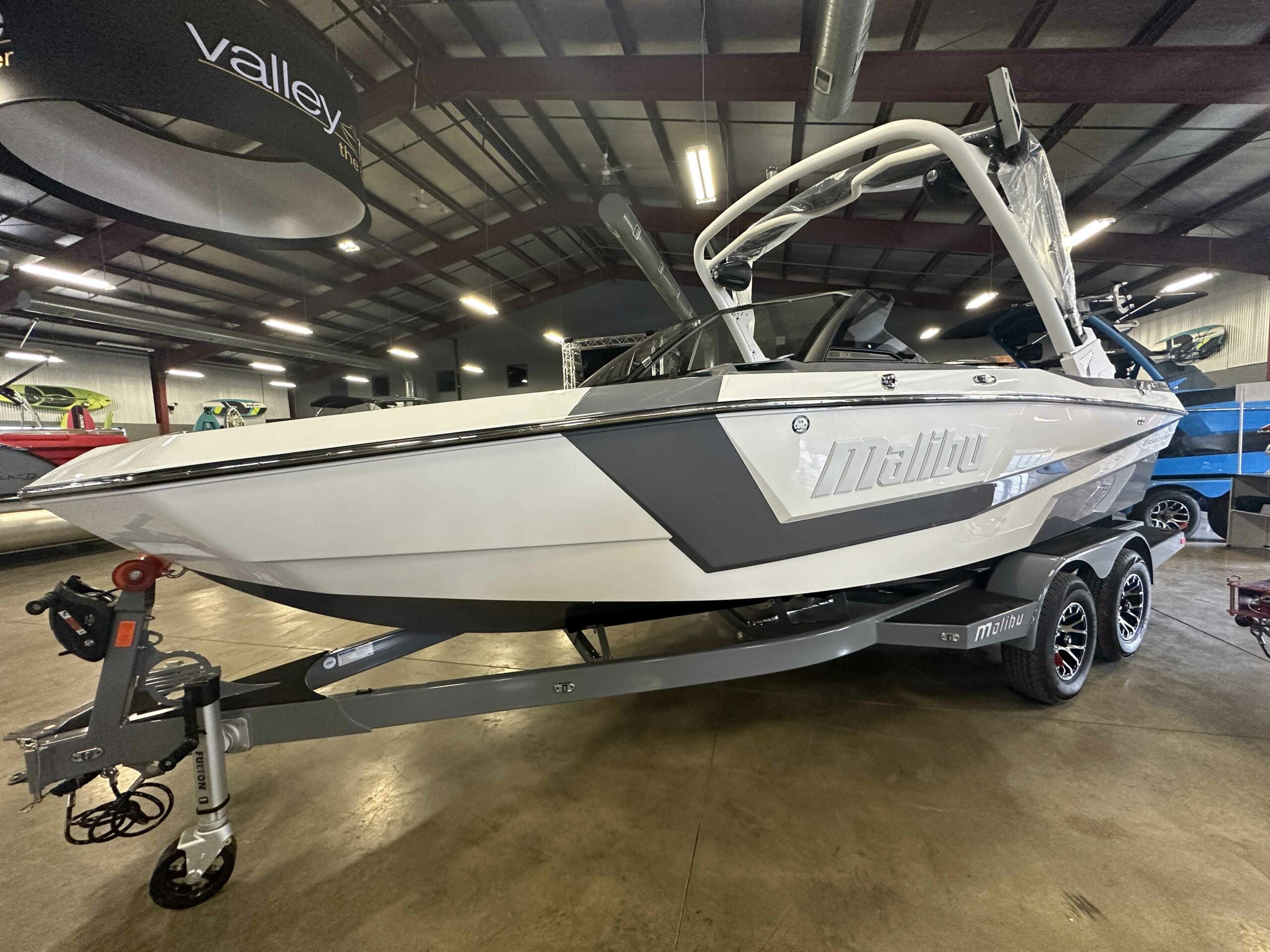 2023-Malibu-Wakesetter-21-LX-malibu